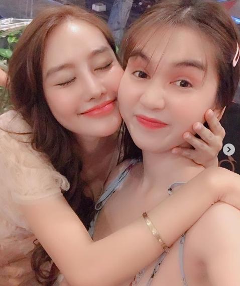 Mang danh Nữ hoàng nội y, vậy mà Ngọc Trinh lại bị soi vòng 1 xập xệ hơn cả đàn em thân thiết-7