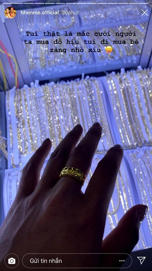 HHen Niê mải mê sắm vàng làm vốn nhưng nàng ơi, hàng hiệu cũng có thể sinh lời nhé!-3