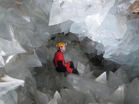 Hang động tinh thể pha lê lớn nhất châu Âu Hang động tinh thể pha lê lớn nhất châu Âu
