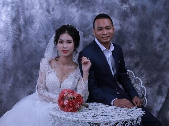 Dẫn bạn trai đi họp lớp, tôi sốc khi thấy bóng 2 người ôm nhau trong góc tối-3