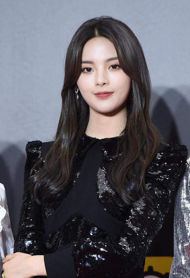 Siêu vòng một Liễu Nham, Thư Kỳ mặc táo bạo trên thảm đỏ-4