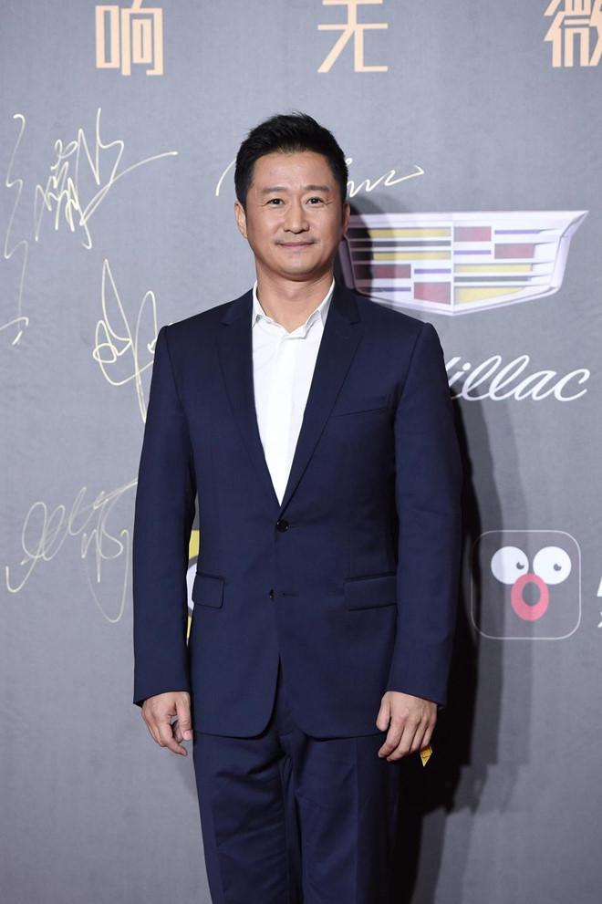 Siêu vòng một Liễu Nham, Thư Kỳ mặc táo bạo trên thảm đỏ-8