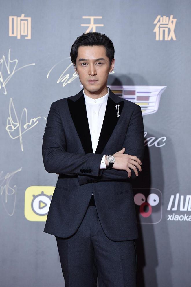 Siêu vòng một Liễu Nham, Thư Kỳ mặc táo bạo trên thảm đỏ-9