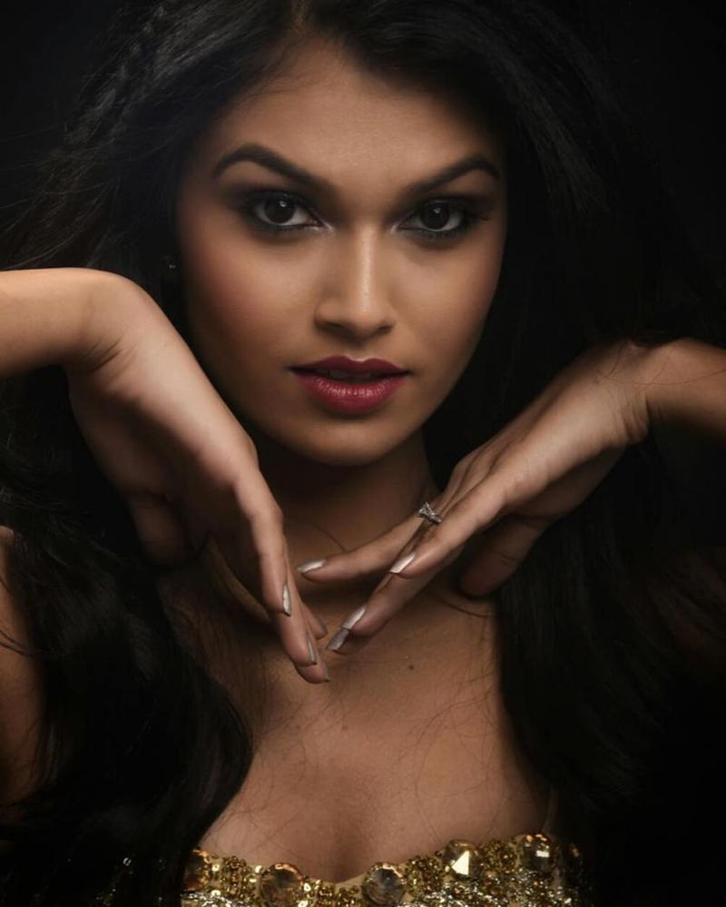Chiêm ngưỡng nhan sắc quyến rũ của tân Hoa hậu Ấn Độ 2019-10