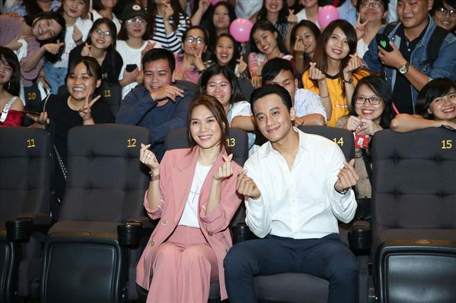 Trước khi lộ ảnh tình tứ xuyên 4 thành phố lớn, Mỹ Tâm - Mai Tài Phến nhiều lần mặc đồ đôi và chăm sóc nhau quá ngọt ngào-6