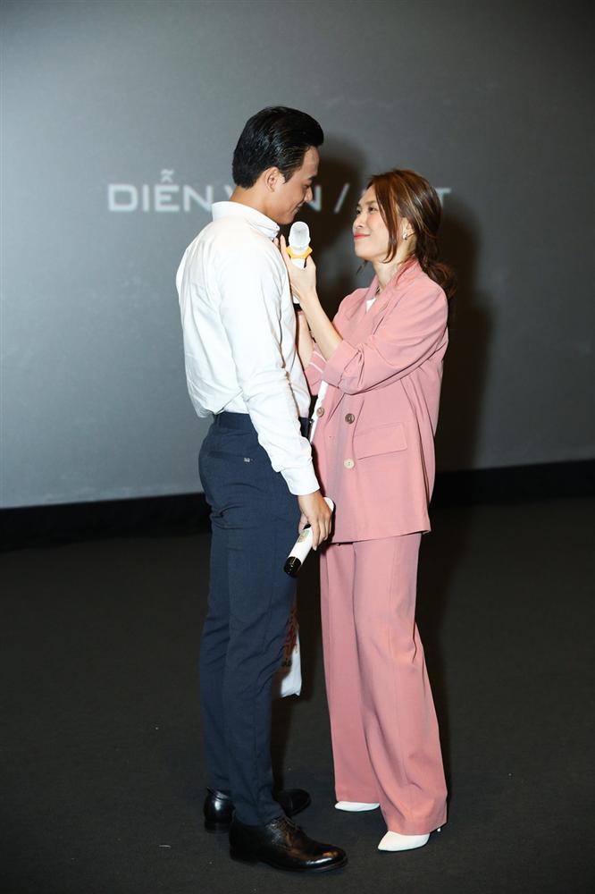 Cả thế giới ra đây mà xem, Mỹ Tâm và Mai Tài Phến yêu nhau từ MV tới ngoài đời thực rồi này!-4