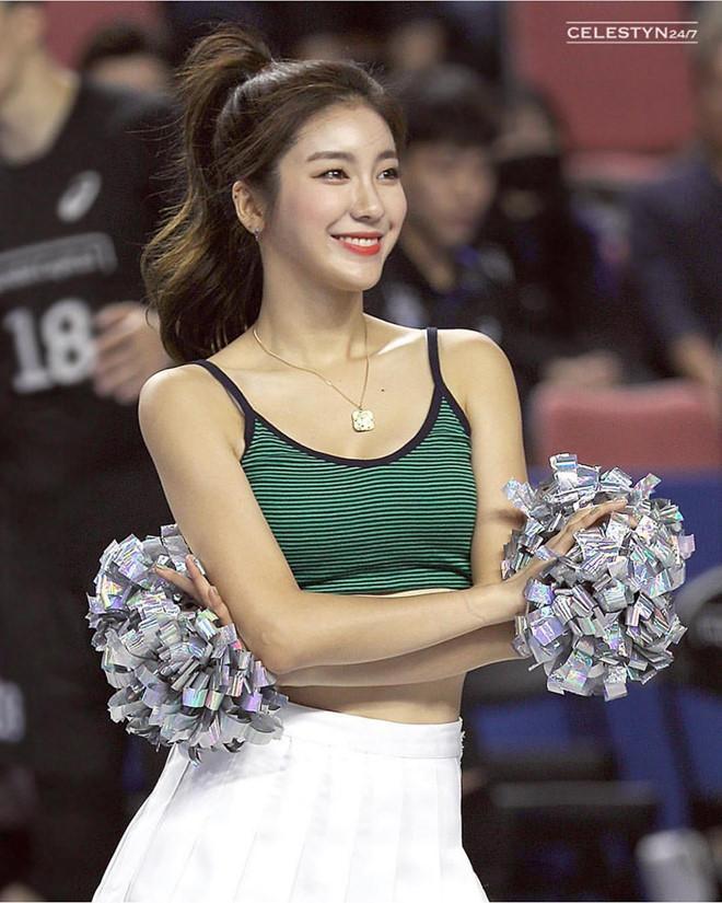 Dàn hoạt náo viên xinh đẹp không kém Idol của CLB bóng chày Hàn Quốc-2