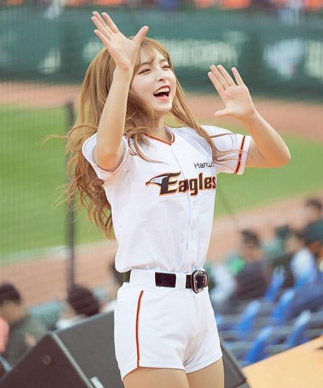 Dàn hoạt náo viên xinh đẹp không kém Idol của CLB bóng chày Hàn Quốc-6