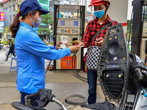 Giá xăng giảm thêm gần 1.000 đồng/lít từ 15h chiều nay-1