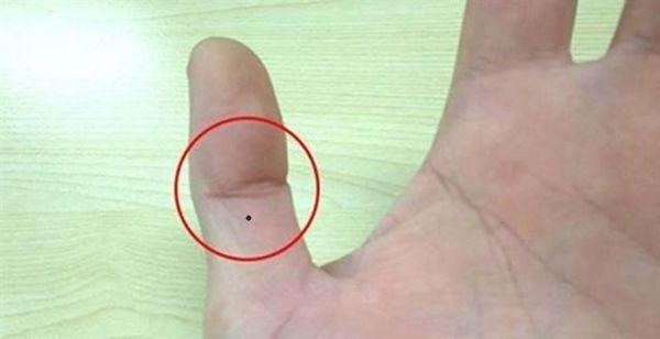 Liếc qua ngón tay cái biết ngay ai nhiều tiền lắm của, ai nghèo rớt mồng tơi-5