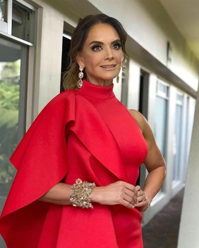 Bản tin Hoa hậu Hoàn vũ 17/6: Lần đầu để tóc tém mà mỹ nhân chuyển giới chất ngang ngửa HHen Niê-4