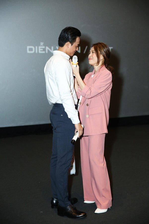 Đâu chỉ riêng chị đẹp, Vpop từng chứng kiến hàng loạt mối tình chị - em chênh nhau cả chục tuổi nhưng vẫn viên mãn-1