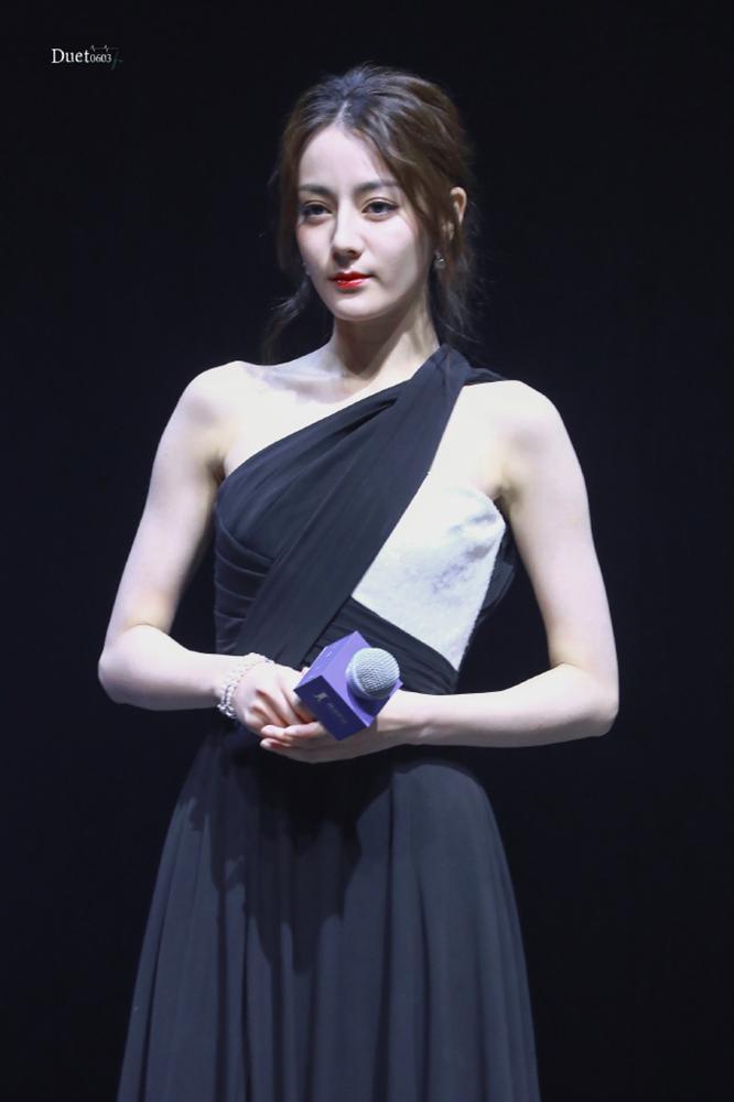 Địch Lệ Nhiệt Ba gây bão với chân dài miên man và nhan sắc lộng lẫy tựa nữ thần-13