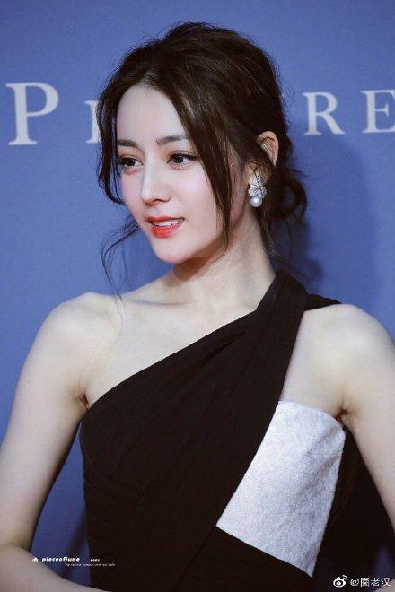 Địch Lệ Nhiệt Ba gây bão với chân dài miên man và nhan sắc lộng lẫy tựa nữ thần-16