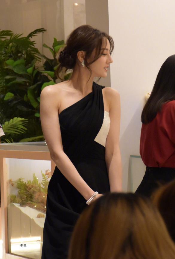 Địch Lệ Nhiệt Ba gây bão với chân dài miên man và nhan sắc lộng lẫy tựa nữ thần-17