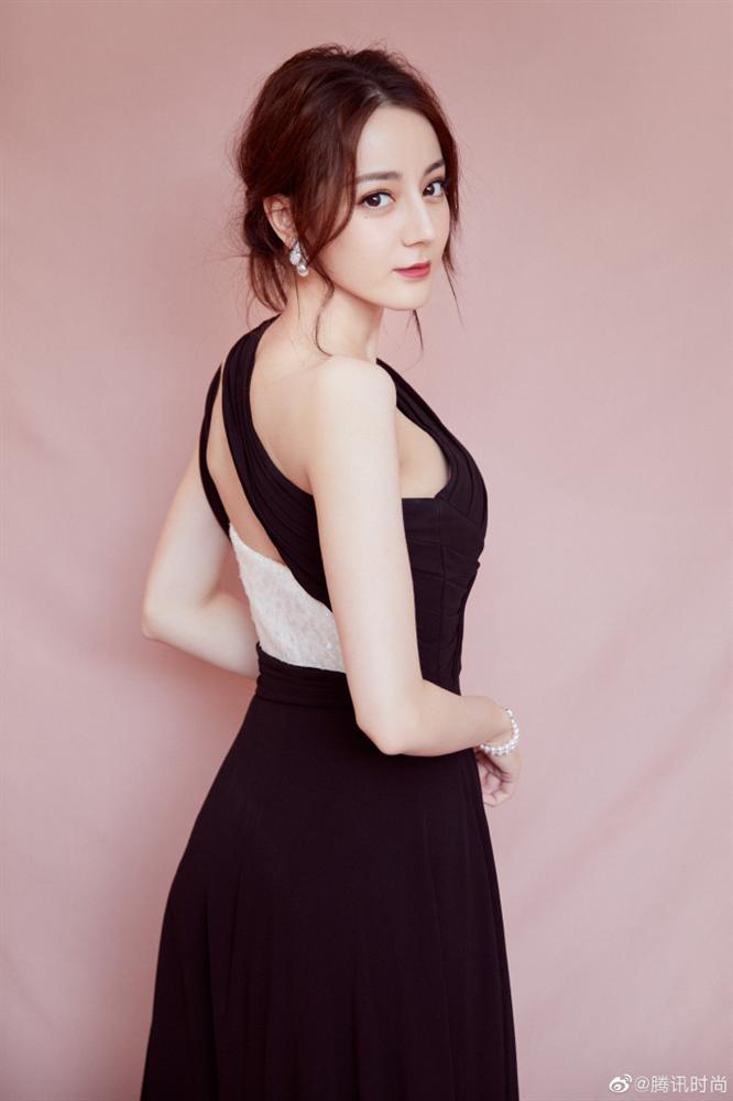 Địch Lệ Nhiệt Ba gây bão với chân dài miên man và nhan sắc lộng lẫy tựa nữ thần-3