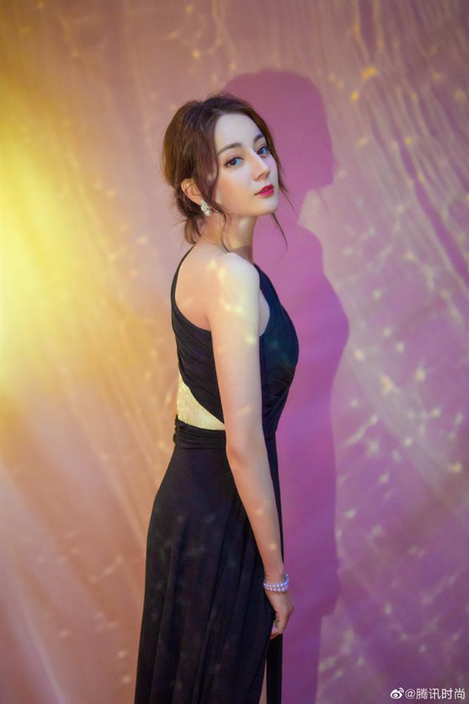 Địch Lệ Nhiệt Ba gây bão với chân dài miên man và nhan sắc lộng lẫy tựa nữ thần-5