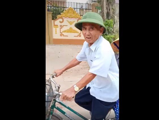 Giới trẻ xuýt xoa ghen tỵ với tình yêu của ông bà, ở tuổi xế chiều vẫn quan tâm nhau như vợ chồng son-3