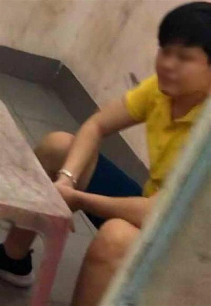 Mẹ cùng người tình đồng tính bạo hành con: Tình trái ngang-1