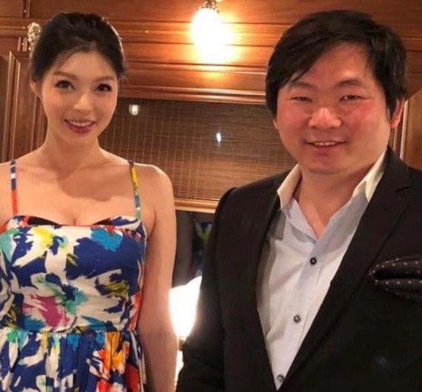 Lấy tỷ phú xấu trai, siêu mẫu thảo mai tiết lộ quan hệ bất ngờ với con riêng của chồng-2