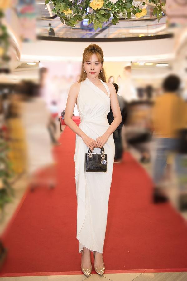 Nam Em tái xuất sau khủng hoảng: mặt xinh, dáng đẹp nhưng nhìn là rõ 2 hậu quả của giảm cân-3