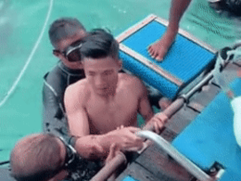 Vừa xác nhận làm lễ ăn hỏi vào ngày mai, trung vệ Bùi Tiến Dũng tiếp tục khoe nhẫn đính hôn siêu to siêu khổng lồ nữa này-7