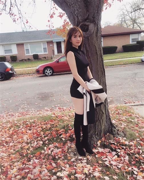 Đình đám nhờ cái danh nữ hoàng nội y, vậy mà biết bao lần Ngọc Trinh lộ vòng 1 xập xệ y chang mẹ bỉm-12