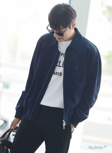 Lee Min Ho gây náo loạn sân bay vì đẹp quá mức cho phép-1