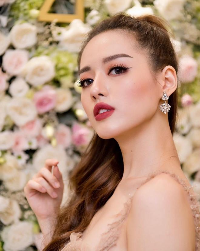 Những cặp hotgirl ngỡ chị em song sinh vì quá giống nhau-10