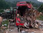 Tai nạn thảm khốc ở Hoà Bình: Xe tải xuống dốc vào cua lấn làn với tốc độ nhanh