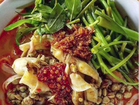 Vợ vlogger Huy Cung khiến chị em choáng vì những mâm cơm nấu cho chồng-13