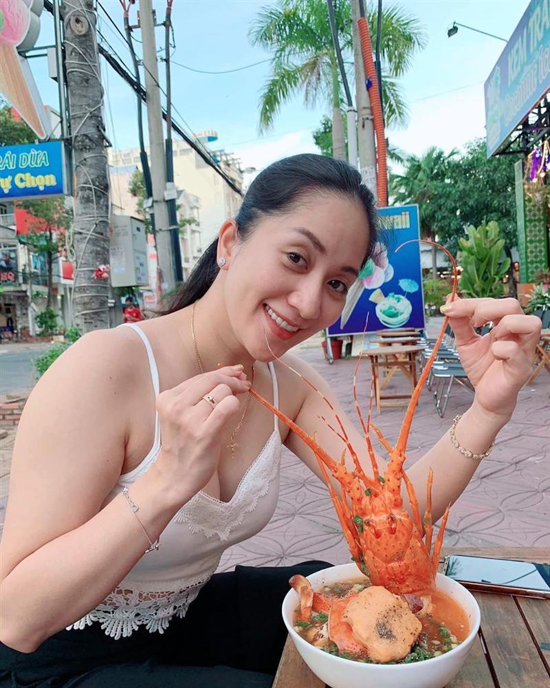 Mặc scandal sao chép kiểu tóc tình cũ của chồng, Kỳ Hân chưng diện sexy đi nghỉ dưỡng cùng ông xã Mạc Hồng Quân-5