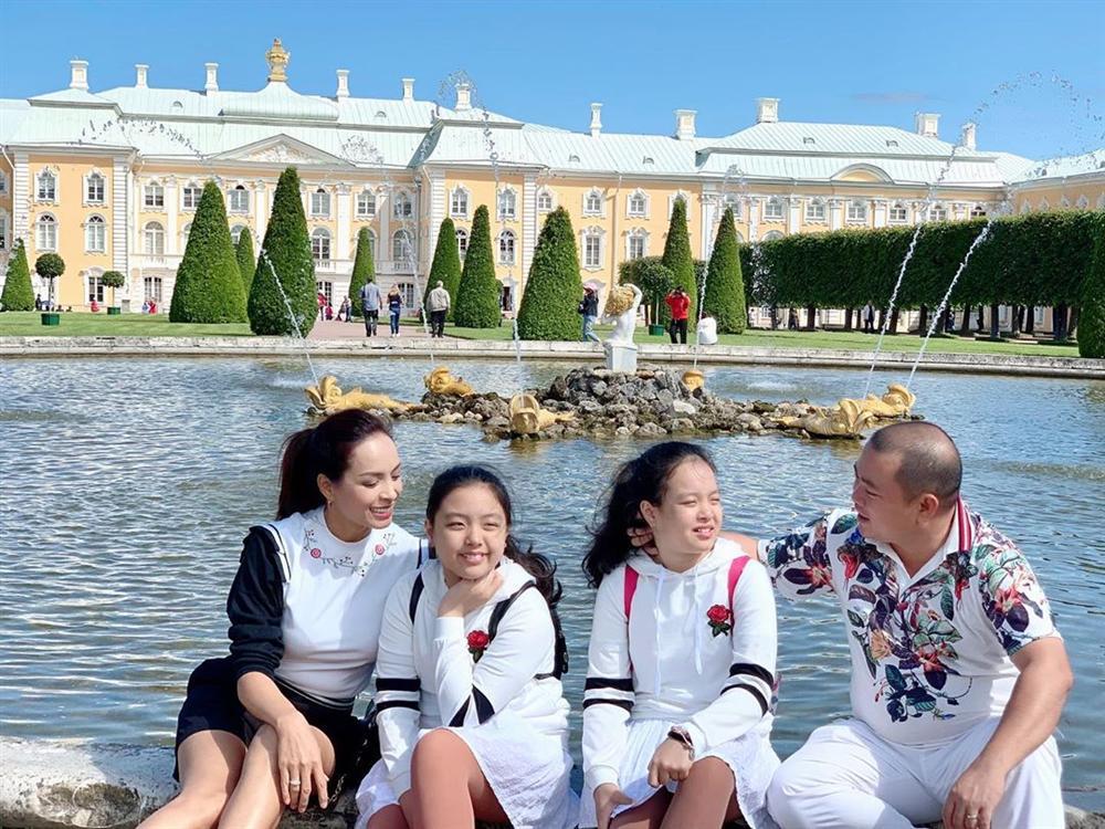 Mặc scandal sao chép kiểu tóc tình cũ của chồng, Kỳ Hân chưng diện sexy đi nghỉ dưỡng cùng ông xã Mạc Hồng Quân-9