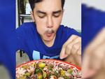 'Chảy nước miếng' với màn ăn bạch tuộc chua cay của vlogger Thái Lan