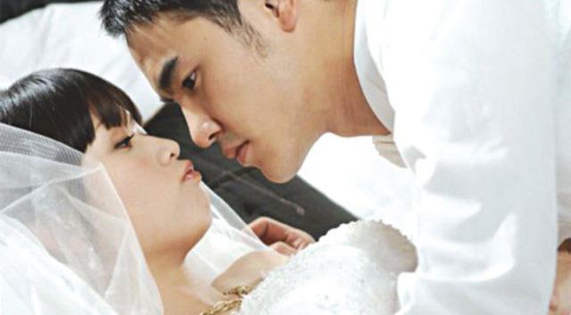 3 năm yêu nhau cấm đụng vào người, đêm tân hôn sững sờ khi em cởi áo-1