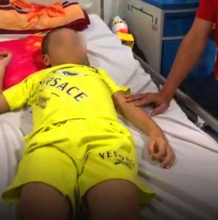 Sức khỏe bé trai bị mẹ cùng người tình đồng tính bạo hành ra sao?-1