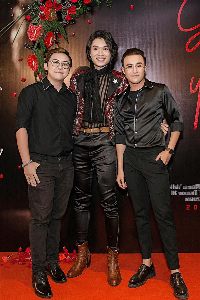 Phương Uyên khóc nức nở khi chứng kiến danh hài Quang Trung debut làm ca sĩ-9