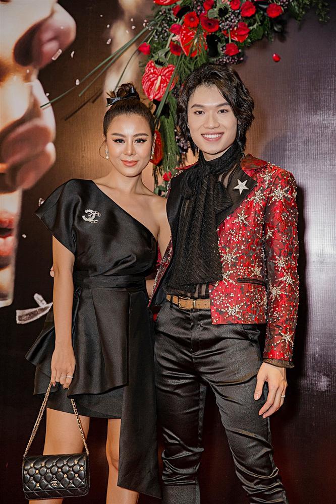 Phương Uyên khóc nức nở khi chứng kiến danh hài Quang Trung debut làm ca sĩ-11