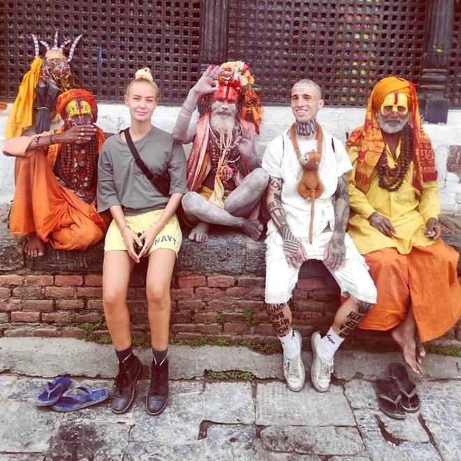 Vợ chồng người Đức bị ném đá vì xin tiền dân mạng để đi du lịch-4