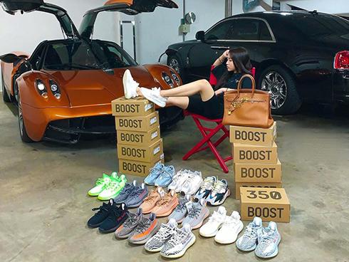 Cuộc sống sang chảnh chuẩn rich kids, hàng hiệu xe sang từ đầu đến chân tiểu thư 20 tuổi - ái nữ nhà đại gia Minh Nhựa
