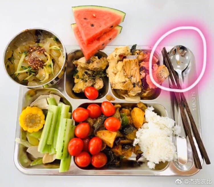 Đừng đùa với năng lực thám tử của hội chị em: Phát hiện người yêu ngồi cạnh gái lạ chỉ nhờ một chiếc thìa-3