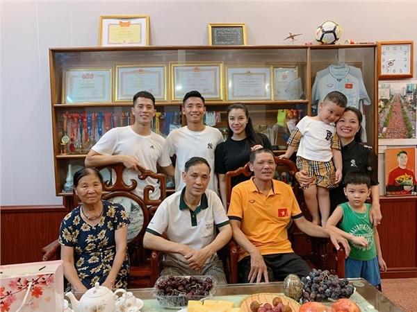 Tiến Dũng và người yêu rủ nhau đến chơi nhà Trọng Ỉn, nhưng cô bạn gái bị cho ra rìa vì lý do này-3