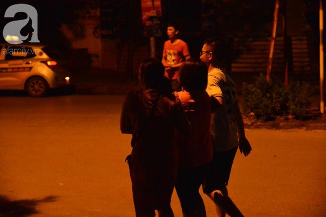 Hà Nội: Bé gái 6 tuổi rơi từ tầng 14 chung cư xuống mái tôn tầng 2 trong lúc mẹ vắng nhà-4