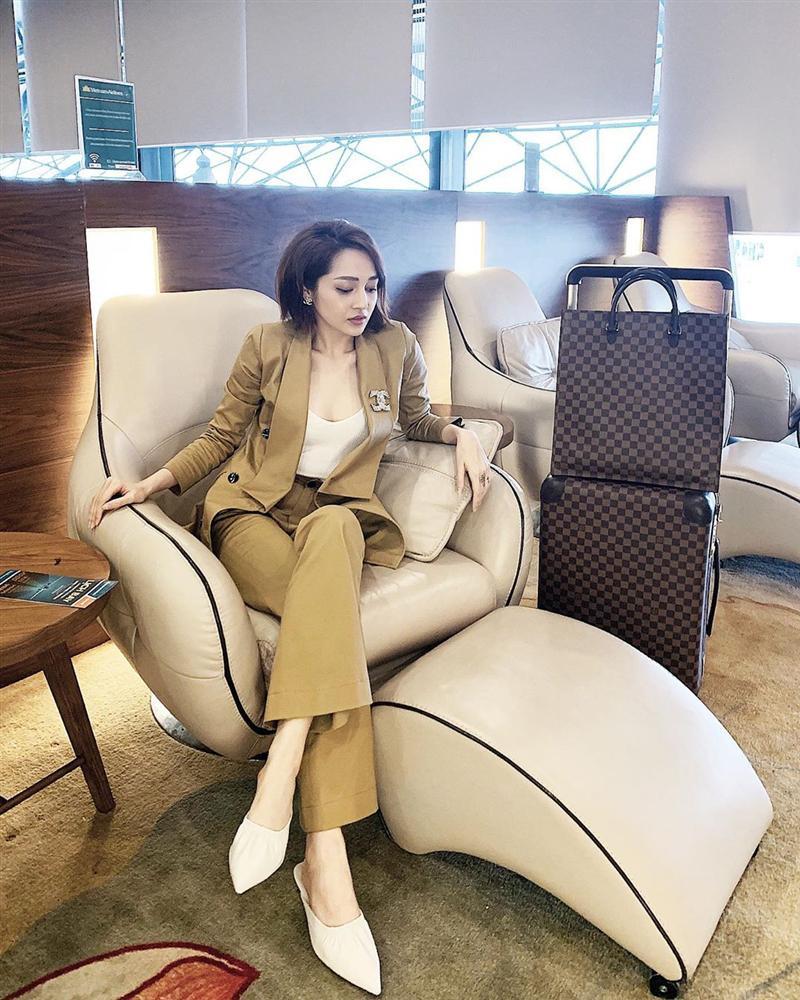 Hari Won khóa môi ông xã Trấn Thành cuồng nhiệt trên phố-4