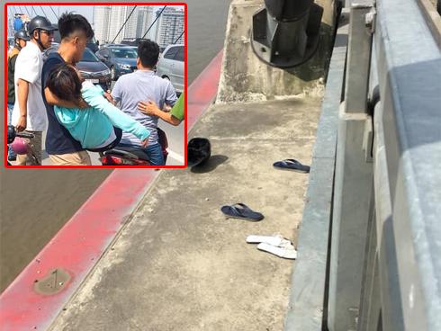 Đôi trai gái đèo nhau ra cầu Nhật Tân, chàng trai nhảy xuống tự tử, cô gái trên bờ ngất lịm