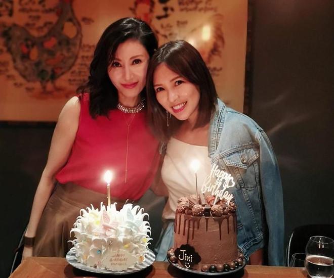 Lý Gia Hân trẻ trung bên chồng tỷ phú trong tiệc sinh nhật 49 tuổi-5