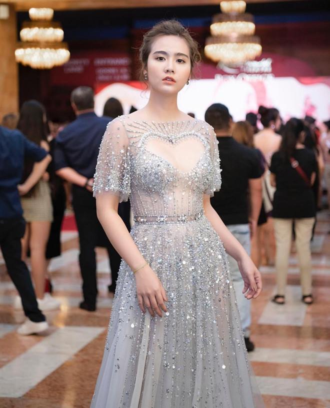 Sau ly hôn, dàn cựu hot girl ngày càng chuộng phong cách gợi cảm-4