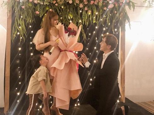 Sau cuộc tình 17 năm dang dở, Thu Thủy quyết tâm xây tổ ấm hạnh phúc với phi công sinh năm 1994-5