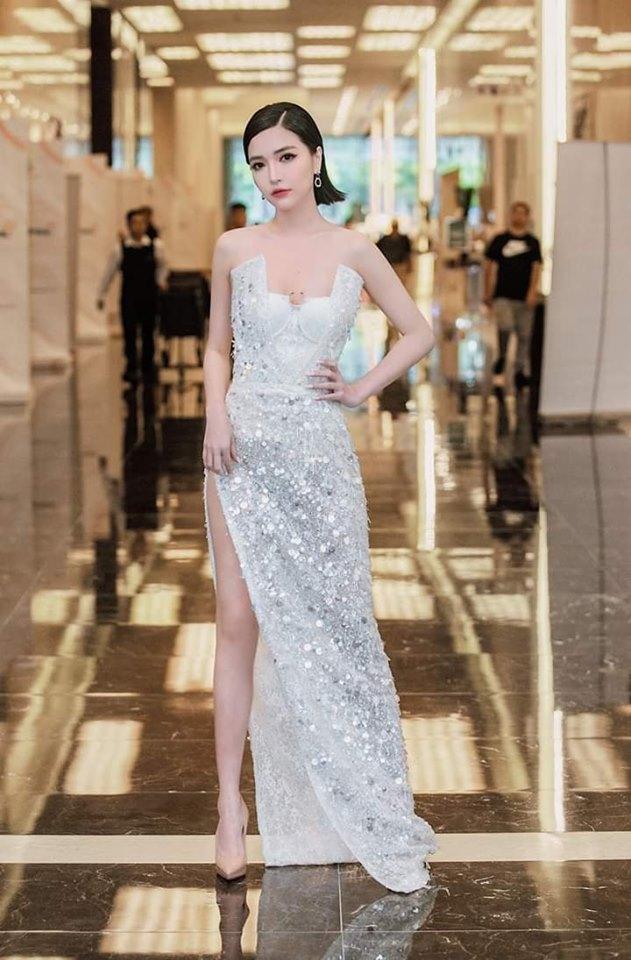 Mặt méo ảo lòi, cằm rắn nhọn hoắt, fan Bích Phương đồng loạt than trời: Đẹp sẵn rồi đừng photoshop quá đà nữa-8