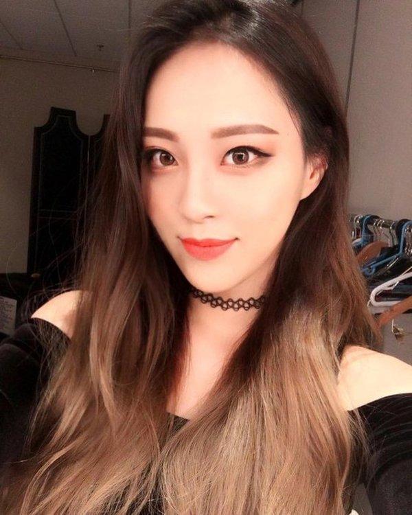 Nhan sắc vũ công phụ họa trong ca khúc solo debut của Somi gây sốt, lấn át cả nhân vật chính-4